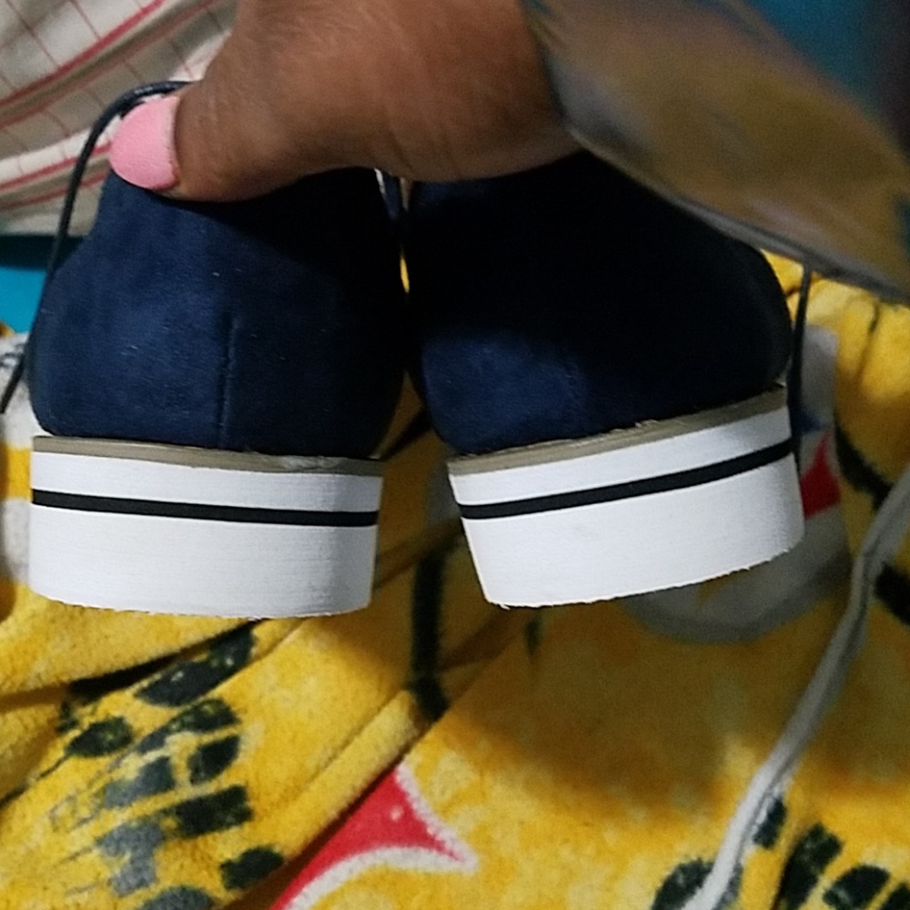 Shoes - Picture 2 of 5